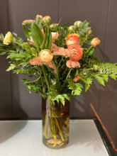 Last bilde i Galleri viewer, Uke 18&lt;BR&gt; Ukens blomst med vase