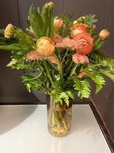 Last bilde i Galleri viewer, Uke 18&lt;BR&gt; Ukens blomst med vase