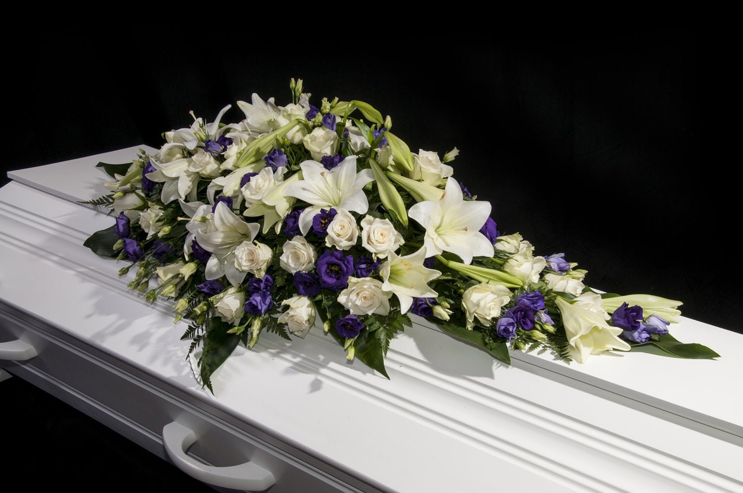 Kistepynt KD 02 - klassisk blomsterdekorasjon til begravelse